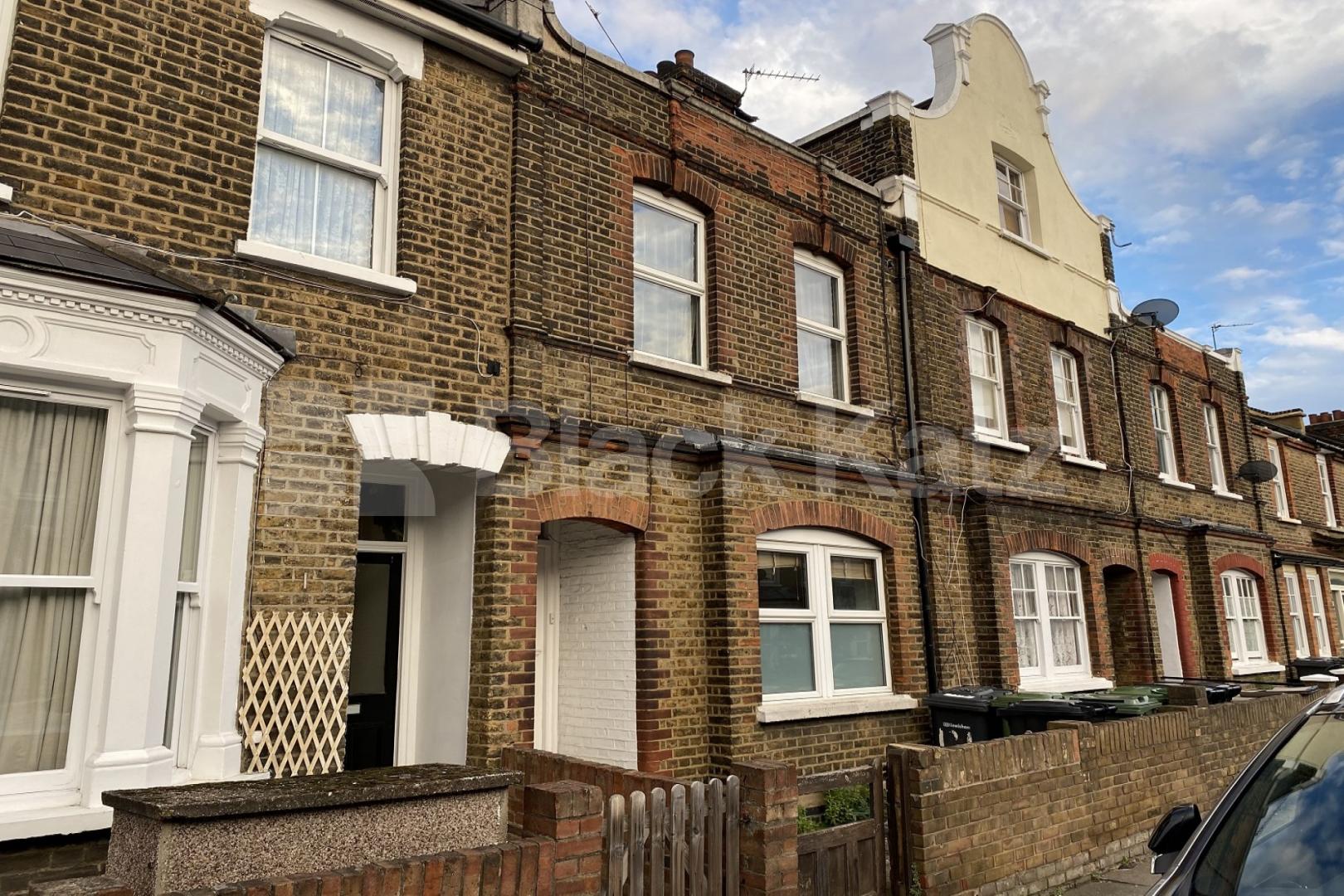 Spacious ground floor garden flat in Surrey Quays Trundleys Road , Surrey Quays 